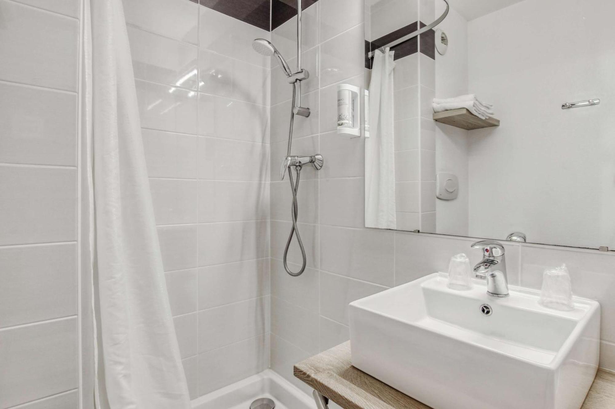 Brit Hotel Клермон-л'Эро Экстерьер фото